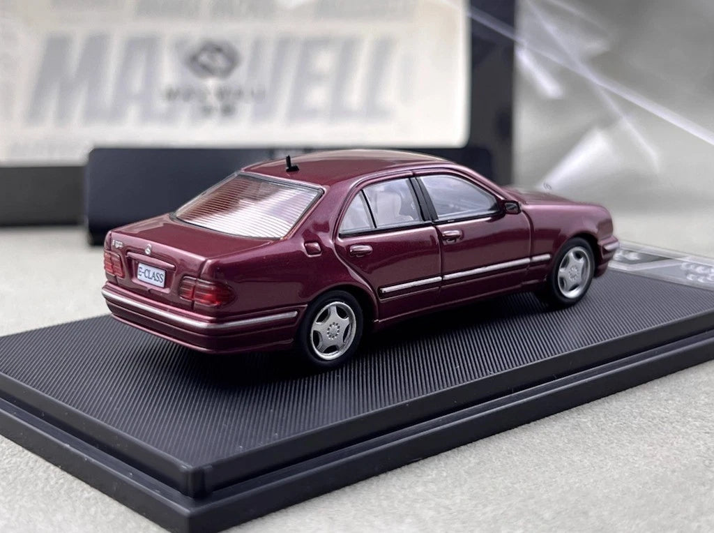 Maxwell Model 1:64 Mercedes-Benz E-Class Diecast Car | Premium Luxury Sedan Collectible with Display Case | 4 Variants