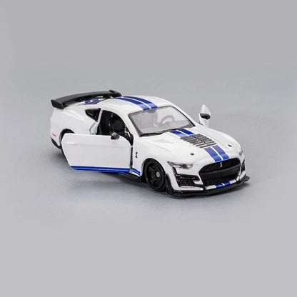 Bburago 2020 Ford Mustang Shelby GT500 White 1:64 Die-Cast Model Car