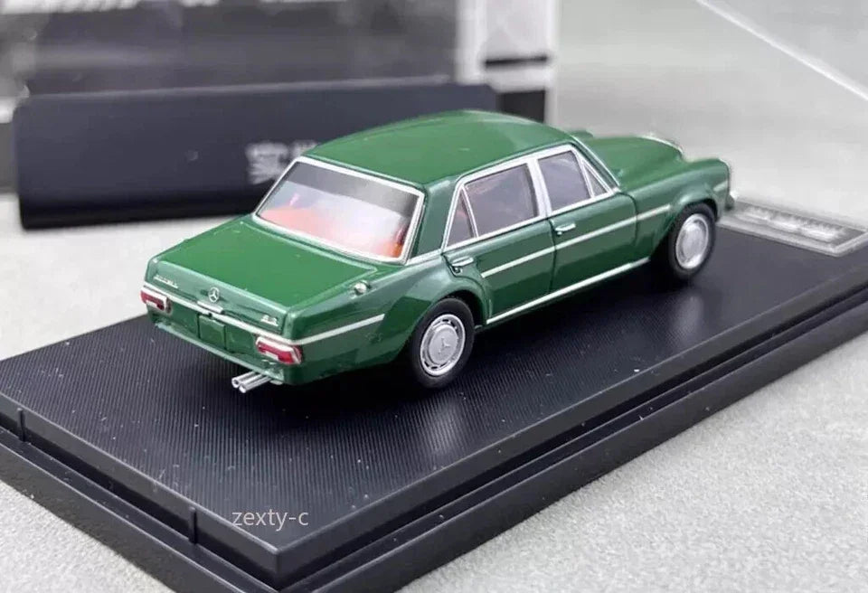 BSC 1:64 Mercedes-Benz 300SEL 6.8 AMG  W109 Green Diecast Car – Collectible Scale Car with Display Case (Green)